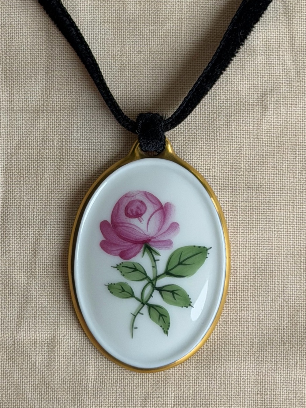AUGARTEN WIEN Hand Painted Porcelain Wiener Rose Pendant Necklace Signed